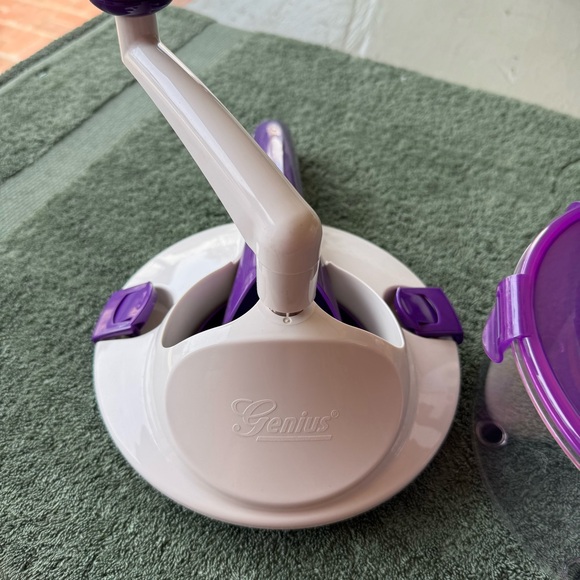 Genius 9 cup Slicer Shredder Food Prep System Red - Picture 2 of 6